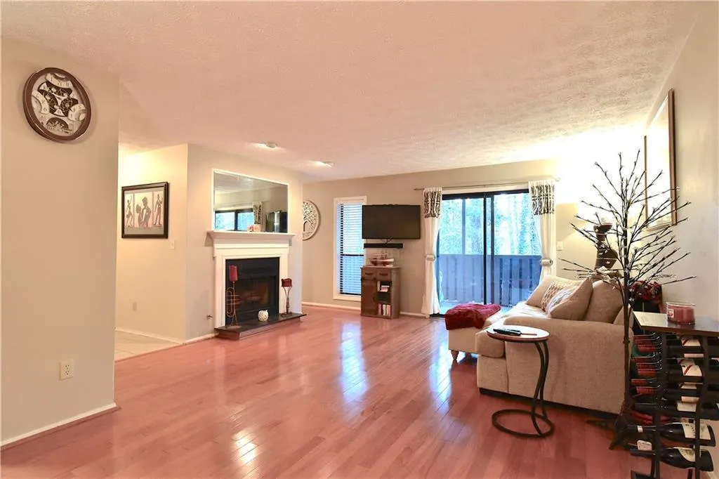 905 Woodcliff Drive, Sandy Springs, Georgia 30350, 2 Bedrooms Bedrooms, ,2 BathroomsBathrooms,Residential,Sold,905 Woodcliff Drive,6983868