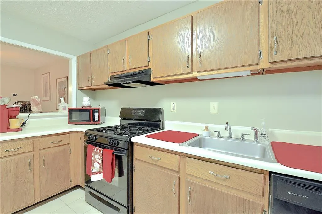 905 Woodcliff Drive, Sandy Springs, Georgia 30350, 2 Bedrooms Bedrooms, ,2 BathroomsBathrooms,Residential,Sold,905 Woodcliff Drive,6983868