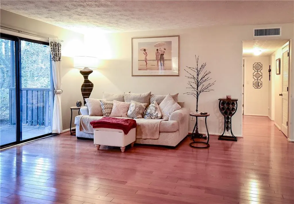 905 Woodcliff Drive, Sandy Springs, Georgia 30350, 2 Bedrooms Bedrooms, ,2 BathroomsBathrooms,Residential,Sold,905 Woodcliff Drive,6983868