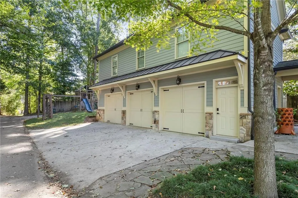 2643 Caldwell Road Ne, Atlanta, Georgia 30319, 6 Bedrooms Bedrooms, ,7 BathroomsBathrooms,Residential,For Sale,2643 Caldwell Road Ne,7664602