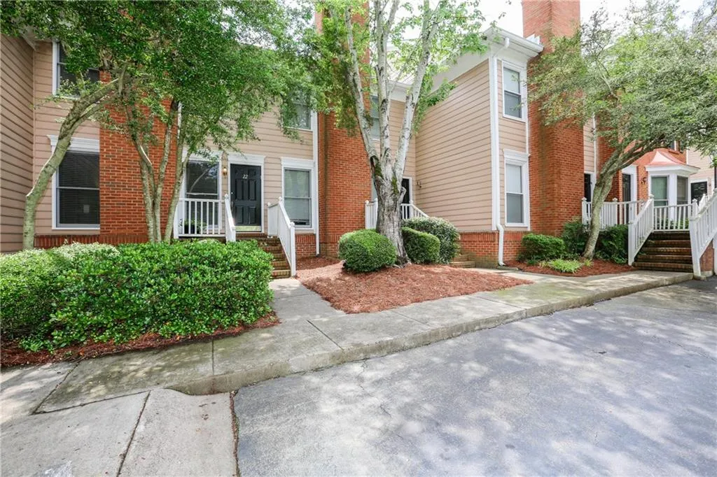 7500 Roswell Road Unit 22, Sandy Springs, Georgia 30350, 2 Bedrooms Bedrooms, ,2 BathroomsBathrooms,Residential,Sold,7500 Roswell Road Unit 22,6022764