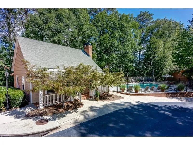 7500 Roswell Road Unit 22, Sandy Springs, Georgia 30350, 2 Bedrooms Bedrooms, ,2 BathroomsBathrooms,Residential,Sold,7500 Roswell Road Unit 22,6022764