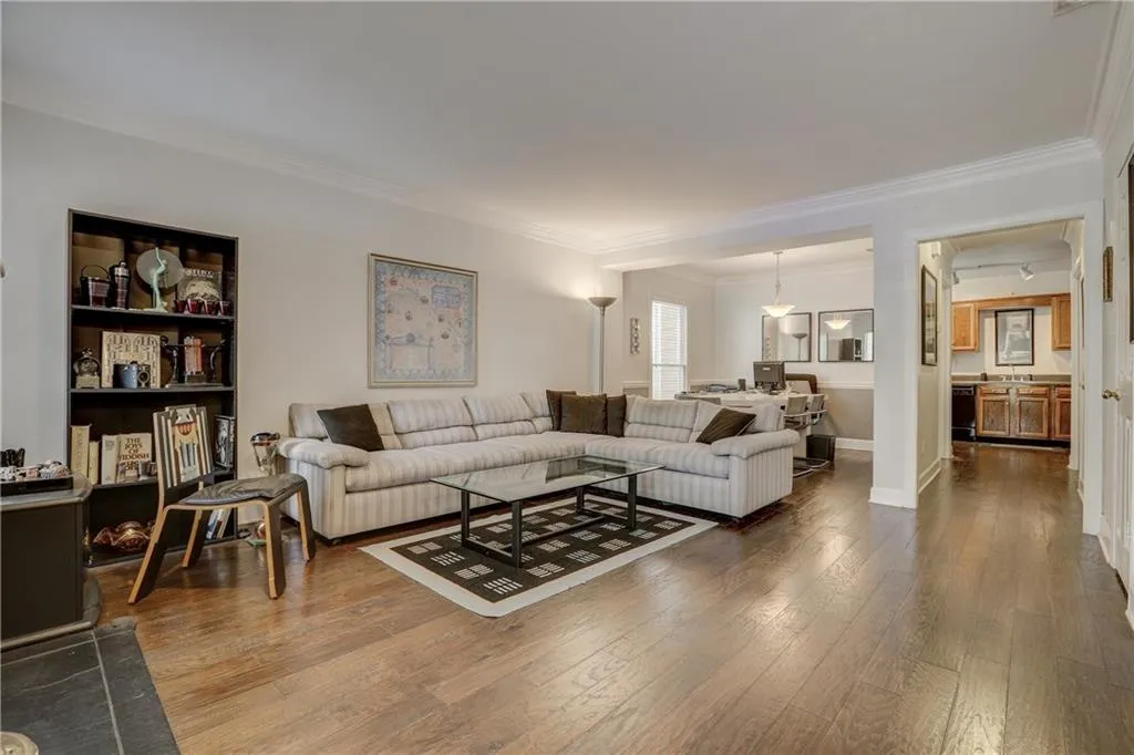 7500 Roswell Road Unit 22, Sandy Springs, Georgia 30350, 2 Bedrooms Bedrooms, ,2 BathroomsBathrooms,Residential,Sold,7500 Roswell Road Unit 22,6022764