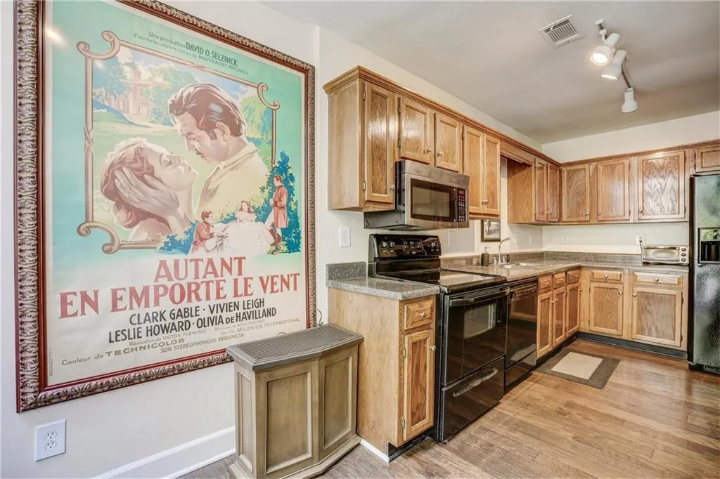 7500 Roswell Road Unit 22, Sandy Springs, Georgia 30350, 2 Bedrooms Bedrooms, ,2 BathroomsBathrooms,Residential,Sold,7500 Roswell Road Unit 22,6022764