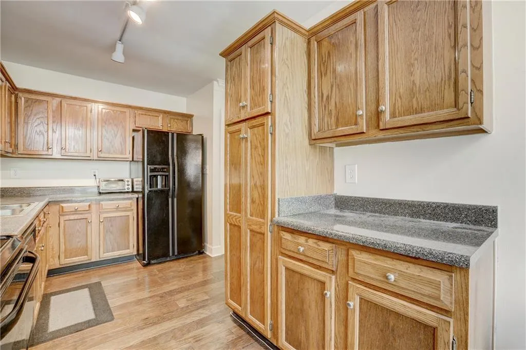 7500 Roswell Road Unit 22, Sandy Springs, Georgia 30350, 2 Bedrooms Bedrooms, ,2 BathroomsBathrooms,Residential,Sold,7500 Roswell Road Unit 22,6022764