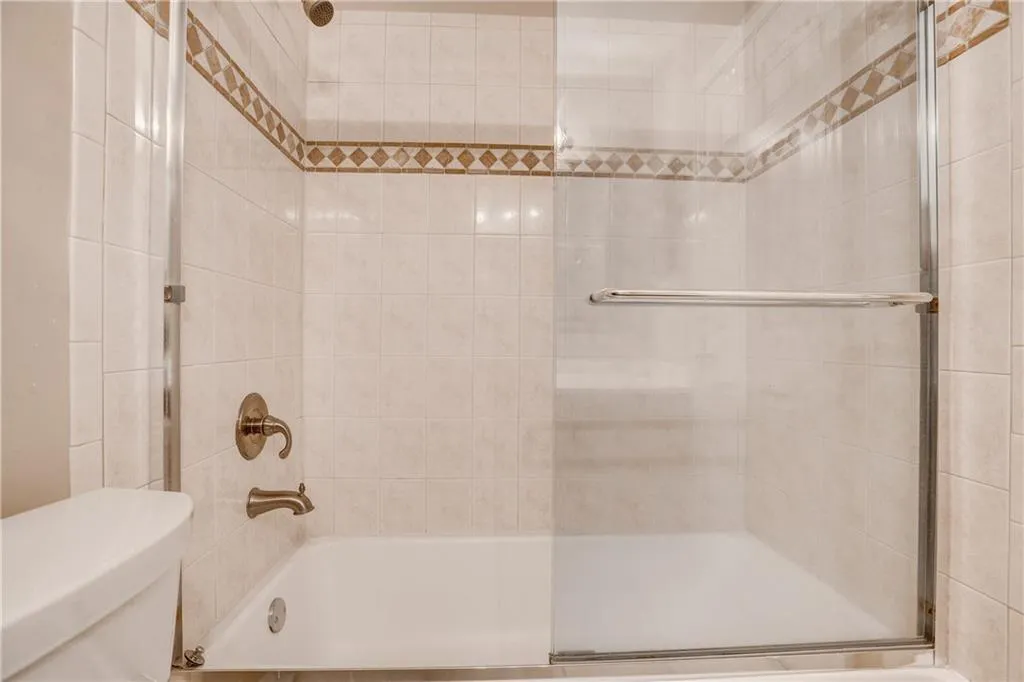 7500 Roswell Road Unit 22, Sandy Springs, Georgia 30350, 2 Bedrooms Bedrooms, ,2 BathroomsBathrooms,Residential,Sold,7500 Roswell Road Unit 22,6022764