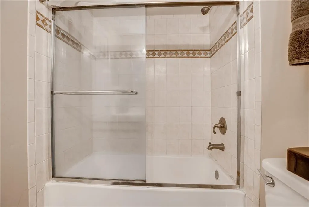 7500 Roswell Road Unit 22, Sandy Springs, Georgia 30350, 2 Bedrooms Bedrooms, ,2 BathroomsBathrooms,Residential,Sold,7500 Roswell Road Unit 22,6022764