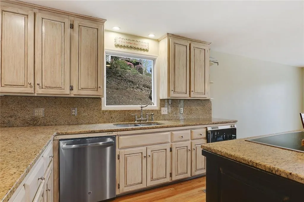 7325 Chattahoochee Bluff Drive, Sandy Springs, Georgia 30350, 5 Bedrooms Bedrooms, ,3 BathroomsBathrooms,Residential,Sold,7325 Chattahoochee Bluff Drive,5994862