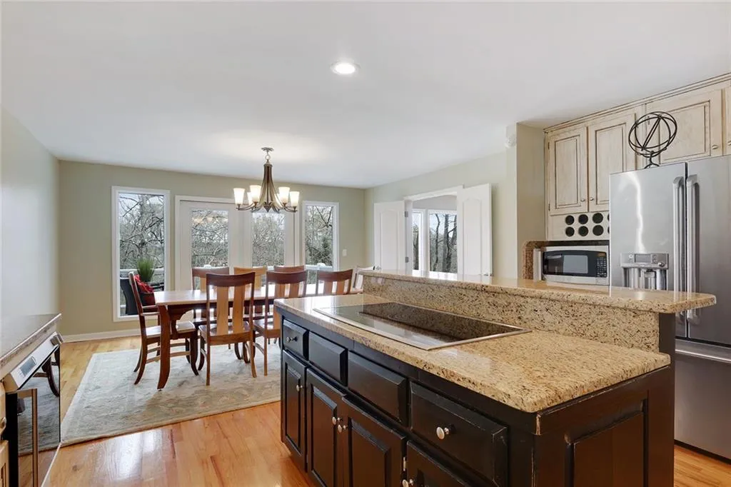 7325 Chattahoochee Bluff Drive, Sandy Springs, Georgia 30350, 5 Bedrooms Bedrooms, ,3 BathroomsBathrooms,Residential,Sold,7325 Chattahoochee Bluff Drive,5994862