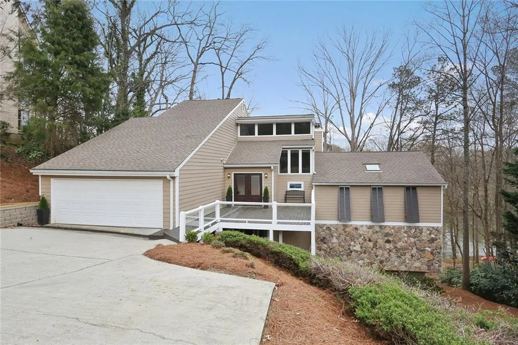 7325 Chattahoochee Bluff Drive, Sandy Springs, Georgia 30350, 5 Bedrooms Bedrooms, ,3 BathroomsBathrooms,Residential,Sold,7325 Chattahoochee Bluff Drive,5994862