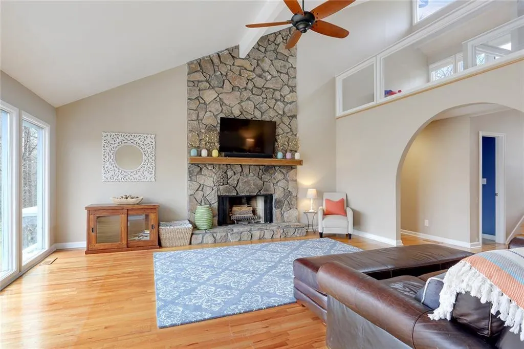 7325 Chattahoochee Bluff Drive, Sandy Springs, Georgia 30350, 5 Bedrooms Bedrooms, ,3 BathroomsBathrooms,Residential,Sold,7325 Chattahoochee Bluff Drive,5994862