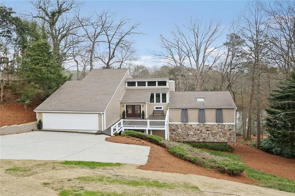 7325 Chattahoochee Bluff Drive, Sandy Springs, Georgia 30350, 5 Bedrooms Bedrooms, ,3 BathroomsBathrooms,Residential,Sold,7325 Chattahoochee Bluff Drive,5994862