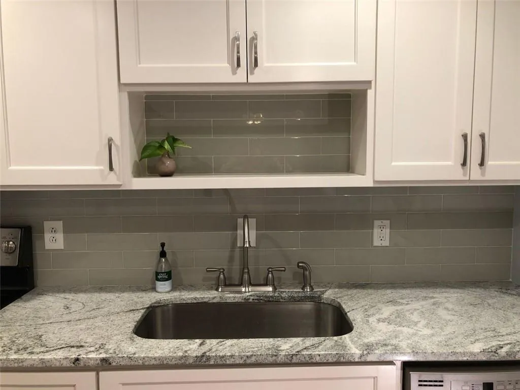 6700 Roswell Road Unit 4b, Atlanta, Georgia 30328, 3 Bedrooms Bedrooms, ,2 BathroomsBathrooms,Residential,Sold,6700 Roswell Road Unit 4b,6826435