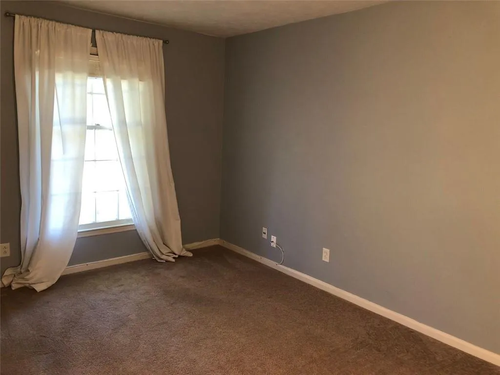 6700 Roswell Road Unit 4b, Atlanta, Georgia 30328, 3 Bedrooms Bedrooms, ,2 BathroomsBathrooms,Residential,Sold,6700 Roswell Road Unit 4b,6826435