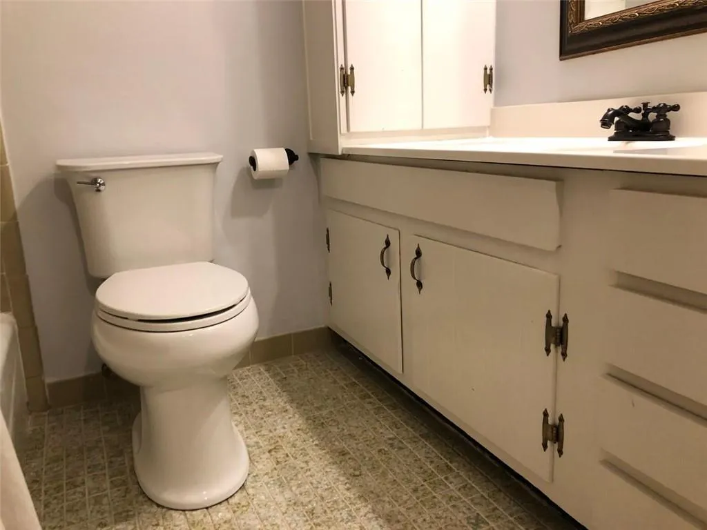 6700 Roswell Road Unit 4b, Atlanta, Georgia 30328, 3 Bedrooms Bedrooms, ,2 BathroomsBathrooms,Residential,Sold,6700 Roswell Road Unit 4b,6826435