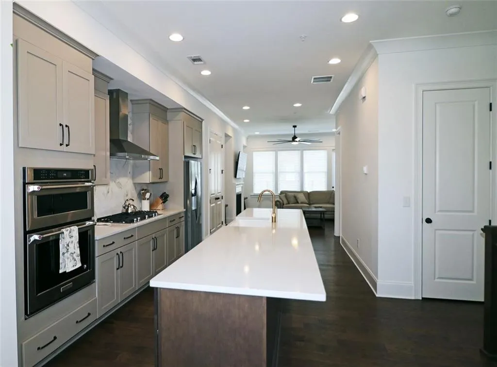 6638 Sterling Drive, Sandy Springs, Georgia 30328, 3 Bedrooms Bedrooms, ,3 BathroomsBathrooms,Residential,Sold,6638 Sterling Drive,7020339