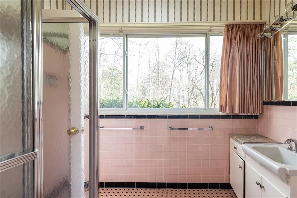 En suite Bathroom