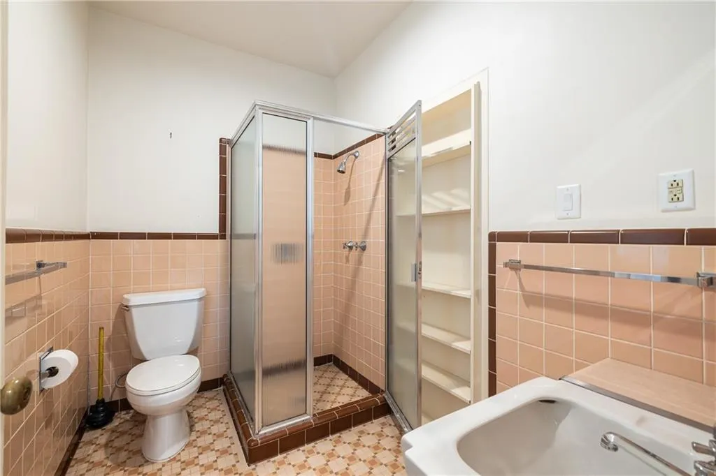 Bedroom #2 ensuite bathroom