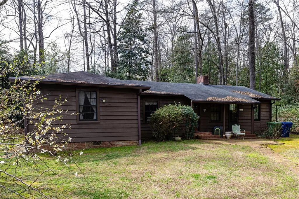 Full guest house on property