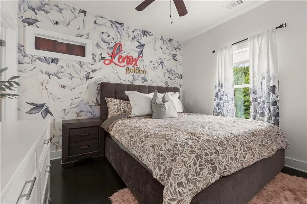 Guest Bedroom w/ Walk-in closet.