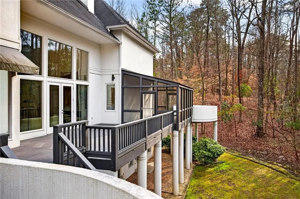 230 N Chambord Drive Nw, Atlanta, Georgia 30327, 6 Bedrooms Bedrooms, ,6 BathroomsBathrooms,Residential,For Sale,230 N Chambord Drive Nw,7720260