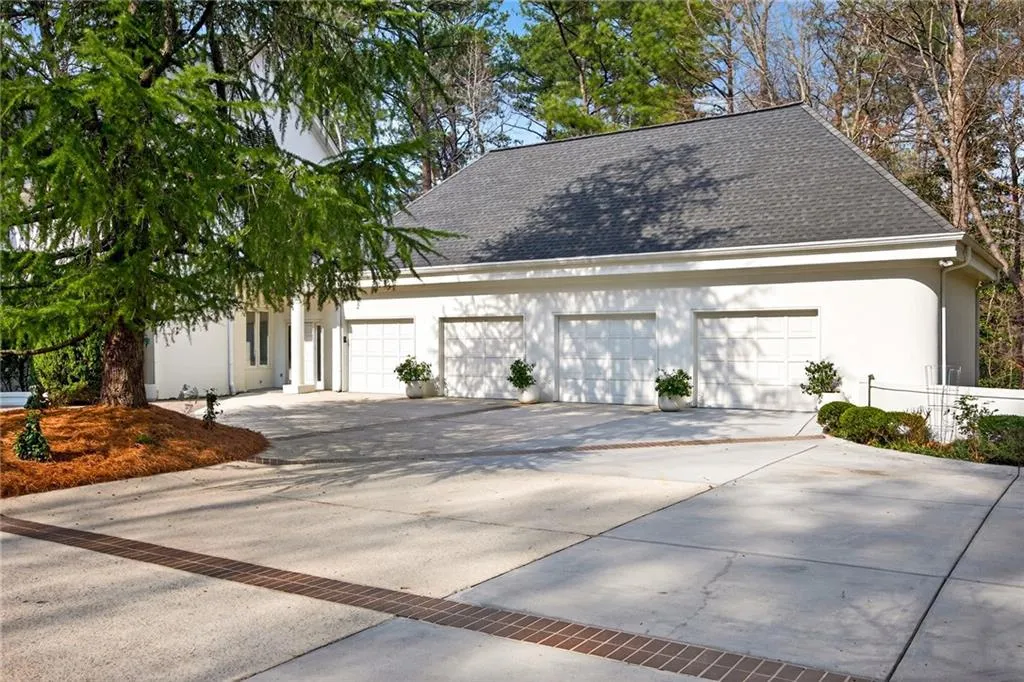 230 N Chambord Drive Nw, Atlanta, Georgia 30327, 6 Bedrooms Bedrooms, ,6 BathroomsBathrooms,Residential,For Sale,230 N Chambord Drive Nw,7720260