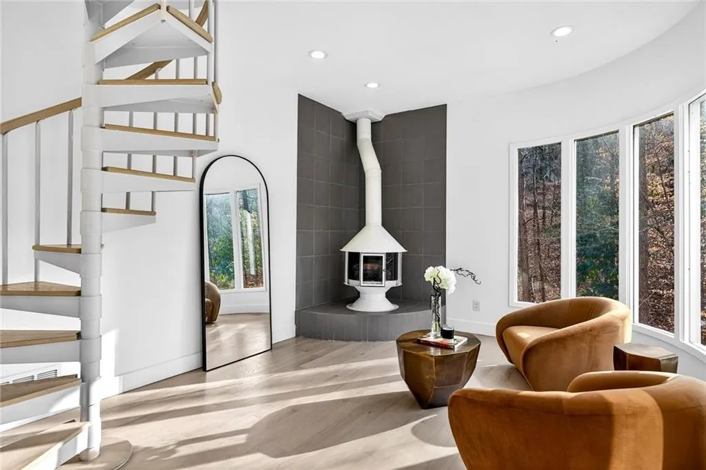 230 N Chambord Drive Nw, Atlanta, Georgia 30327, 6 Bedrooms Bedrooms, ,6 BathroomsBathrooms,Residential,For Sale,230 N Chambord Drive Nw,7720260