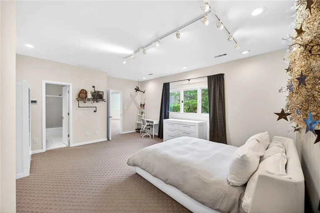 230 N Chambord Drive Nw, Atlanta, Georgia 30327, 6 Bedrooms Bedrooms, ,6 BathroomsBathrooms,Residential,For Sale,230 N Chambord Drive Nw,7720260
