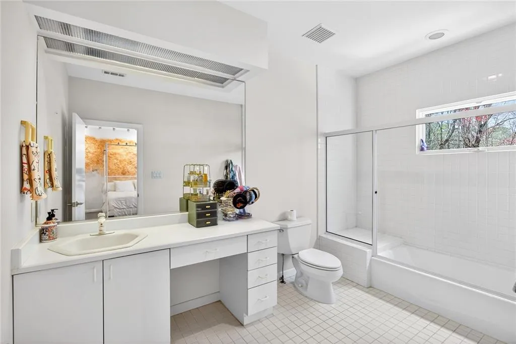 230 N Chambord Drive Nw, Atlanta, Georgia 30327, 6 Bedrooms Bedrooms, ,6 BathroomsBathrooms,Residential,For Sale,230 N Chambord Drive Nw,7720260