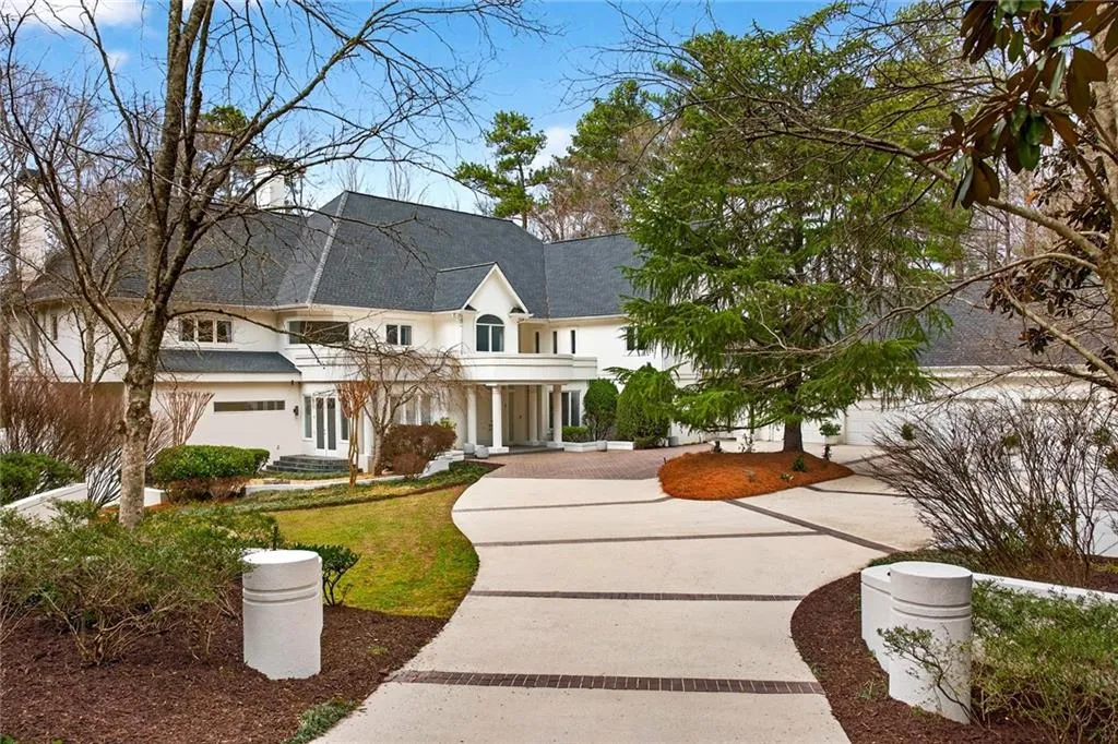 230 N Chambord Drive Nw, Atlanta, Georgia 30327, 6 Bedrooms Bedrooms, ,6 BathroomsBathrooms,Residential,For Sale,230 N Chambord Drive Nw,7720260