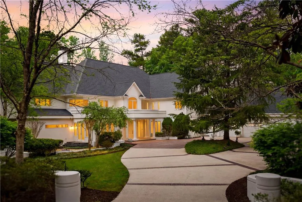 230 N Chambord Drive Nw, Atlanta, Georgia 30327, 6 Bedrooms Bedrooms, ,6 BathroomsBathrooms,Residential,For Sale,230 N Chambord Drive Nw,7720260