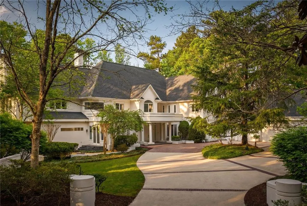 230 N Chambord Drive Nw, Atlanta, Georgia 30327, 6 Bedrooms Bedrooms, ,6 BathroomsBathrooms,Residential,For Sale,230 N Chambord Drive Nw,7720260
