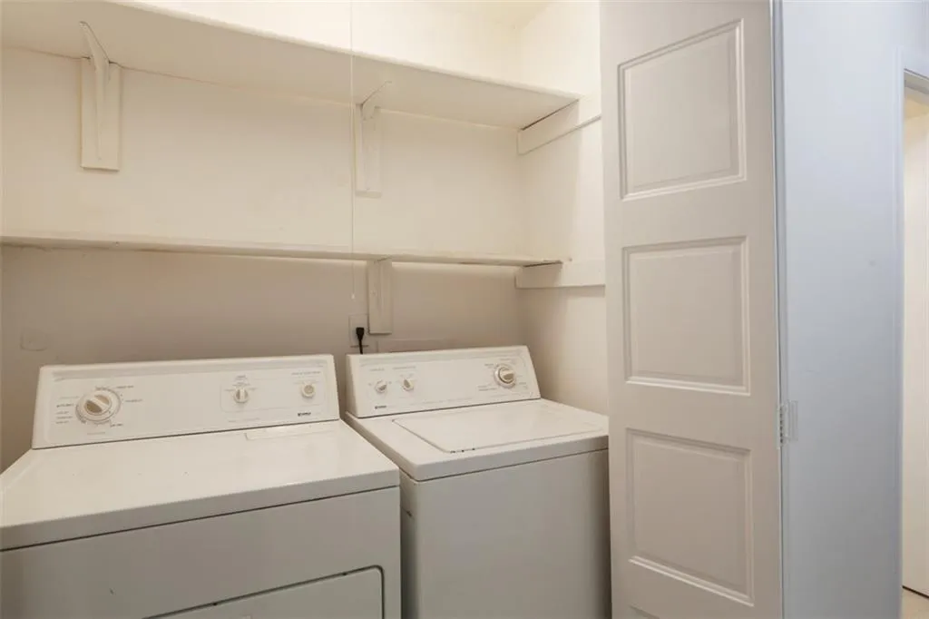 8740 Roswell Road Unit 4d, Sandy Springs, Georgia 30350, 2 Bedrooms Bedrooms, ,2 BathroomsBathrooms,Residential,Sold,8740 Roswell Road Unit 4d,6114588