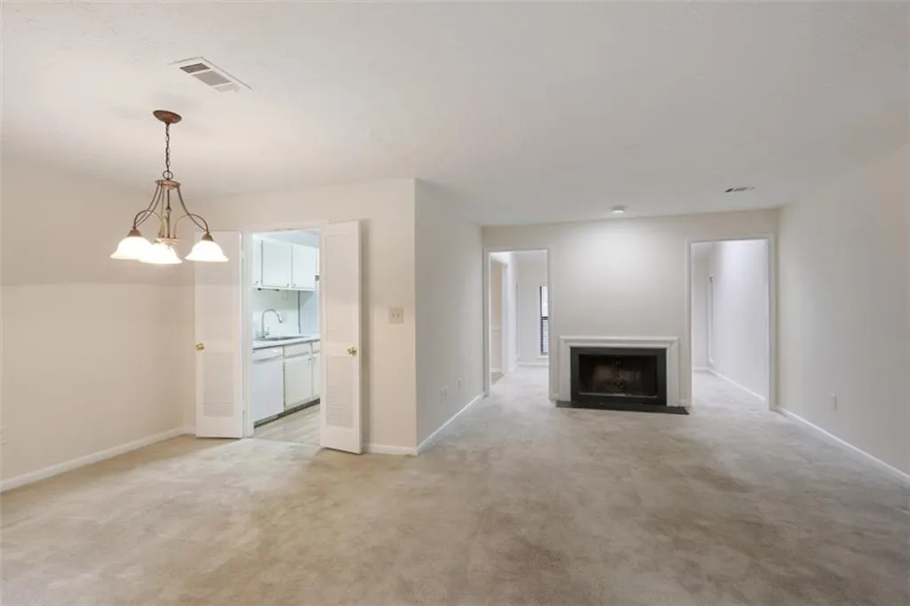 8740 Roswell Road Unit 4d, Sandy Springs, Georgia 30350, 2 Bedrooms Bedrooms, ,2 BathroomsBathrooms,Residential,Sold,8740 Roswell Road Unit 4d,6114588