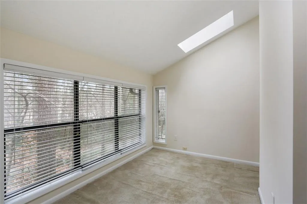 8740 Roswell Road Unit 4d, Sandy Springs, Georgia 30350, 2 Bedrooms Bedrooms, ,2 BathroomsBathrooms,Residential,Sold,8740 Roswell Road Unit 4d,6114588