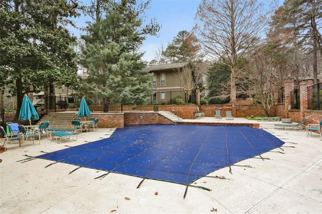 8740 Roswell Road Unit 4d, Sandy Springs, Georgia 30350, 2 Bedrooms Bedrooms, ,2 BathroomsBathrooms,Residential,Sold,8740 Roswell Road Unit 4d,6114588