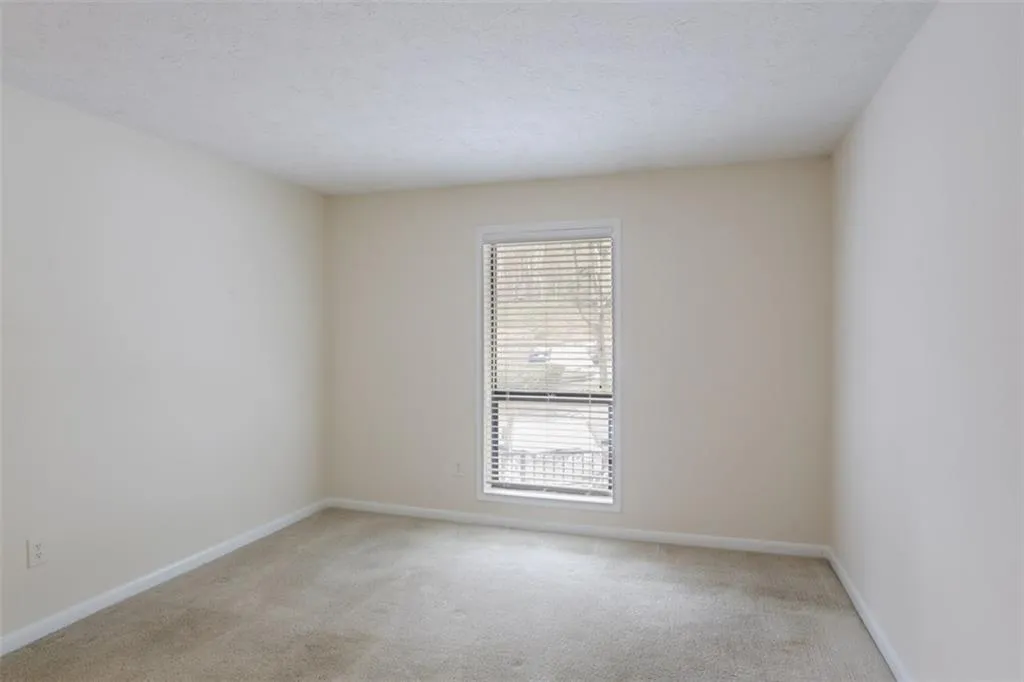 8740 Roswell Road Unit 4d, Sandy Springs, Georgia 30350, 2 Bedrooms Bedrooms, ,2 BathroomsBathrooms,Residential,Sold,8740 Roswell Road Unit 4d,6114588