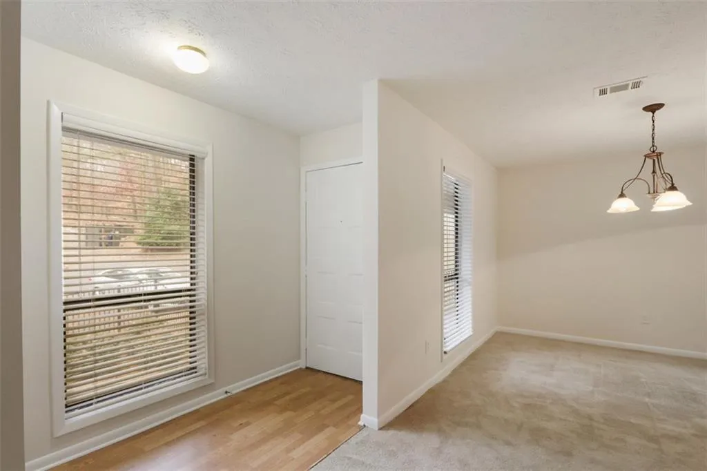 8740 Roswell Road Unit 4d, Sandy Springs, Georgia 30350, 2 Bedrooms Bedrooms, ,2 BathroomsBathrooms,Residential,Sold,8740 Roswell Road Unit 4d,6114588