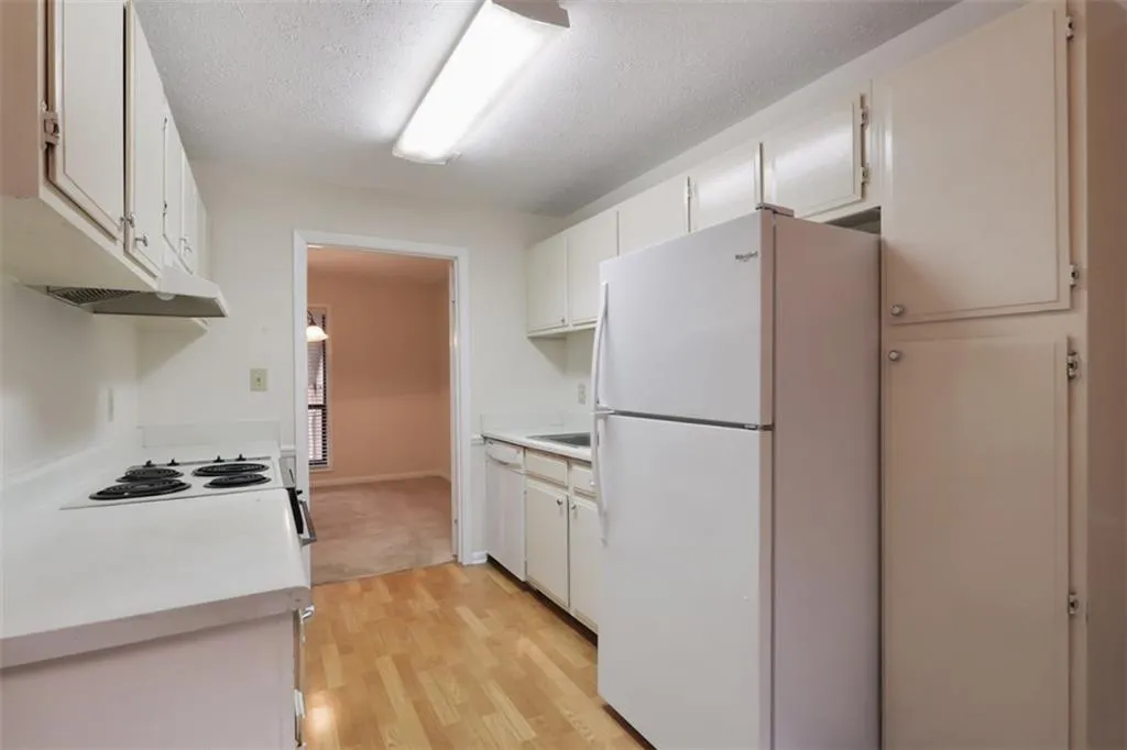 8740 Roswell Road Unit 4d, Sandy Springs, Georgia 30350, 2 Bedrooms Bedrooms, ,2 BathroomsBathrooms,Residential,Sold,8740 Roswell Road Unit 4d,6114588