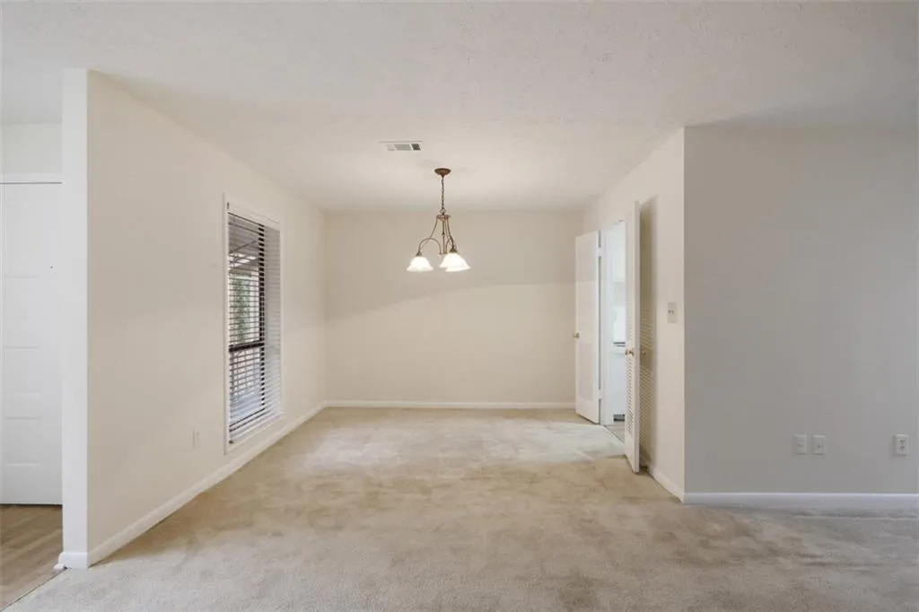 8740 Roswell Road Unit 4d, Sandy Springs, Georgia 30350, 2 Bedrooms Bedrooms, ,2 BathroomsBathrooms,Residential,Sold,8740 Roswell Road Unit 4d,6114588