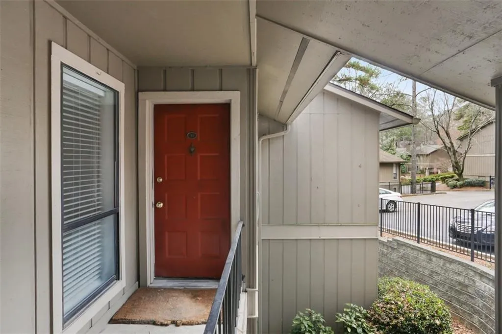 8740 Roswell Road Unit 4d, Sandy Springs, Georgia 30350, 2 Bedrooms Bedrooms, ,2 BathroomsBathrooms,Residential,Sold,8740 Roswell Road Unit 4d,6114588