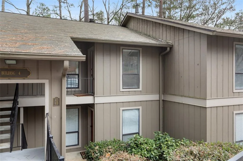 8740 Roswell Road Unit 4d, Sandy Springs, Georgia 30350, 2 Bedrooms Bedrooms, ,2 BathroomsBathrooms,Residential,Sold,8740 Roswell Road Unit 4d,6114588