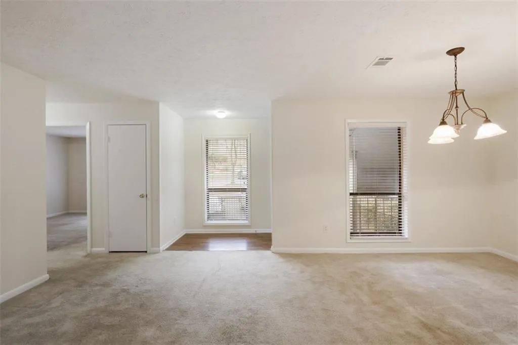 8740 Roswell Road Unit 4d, Sandy Springs, Georgia 30350, 2 Bedrooms Bedrooms, ,2 BathroomsBathrooms,Residential,Sold,8740 Roswell Road Unit 4d,6114588
