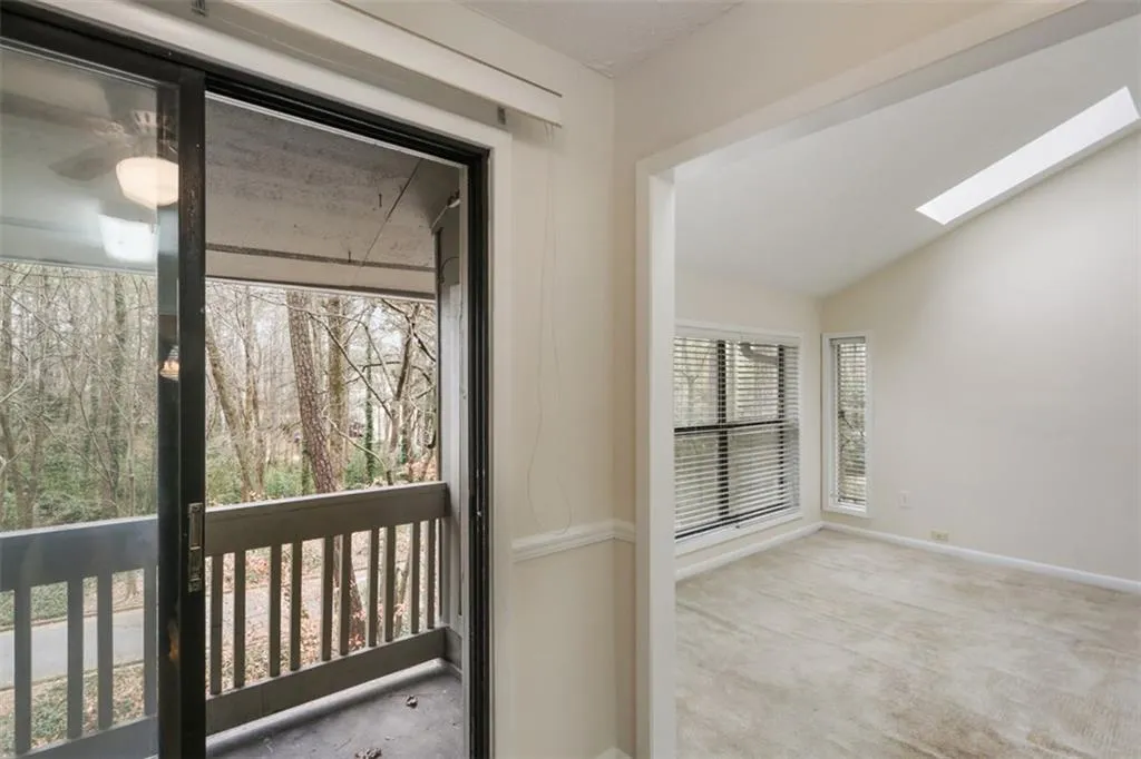8740 Roswell Road Unit 4d, Sandy Springs, Georgia 30350, 2 Bedrooms Bedrooms, ,2 BathroomsBathrooms,Residential,Sold,8740 Roswell Road Unit 4d,6114588