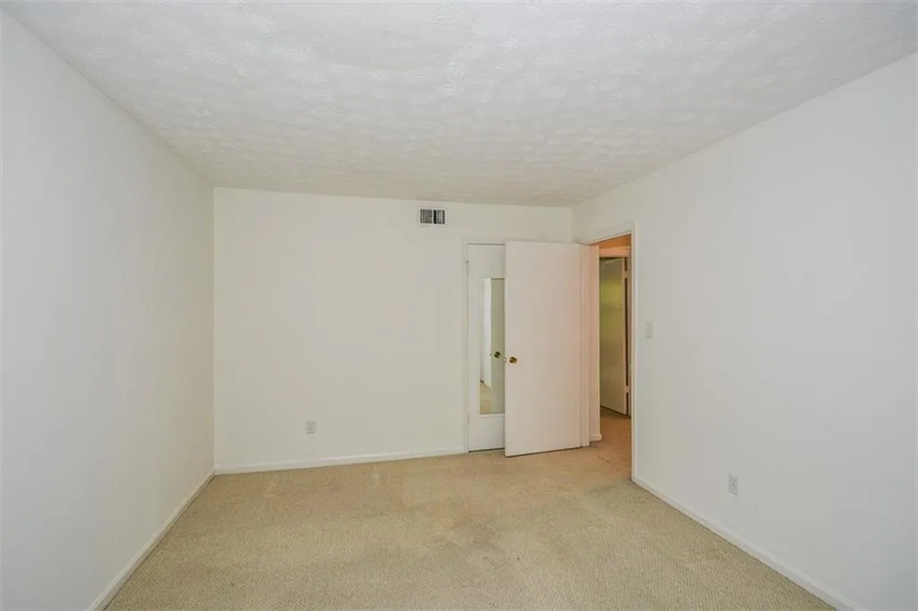 6402 Park Avenue Unit B4, Atlanta, Georgia 30342, 2 Bedrooms Bedrooms, ,1 BathroomBathrooms,Residential,Sold,6402 Park Avenue Unit B4,6862115