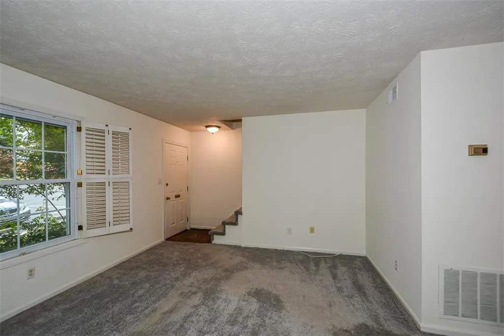 6402 Park Avenue Unit B4, Atlanta, Georgia 30342, 2 Bedrooms Bedrooms, ,1 BathroomBathrooms,Residential,Sold,6402 Park Avenue Unit B4,6862115