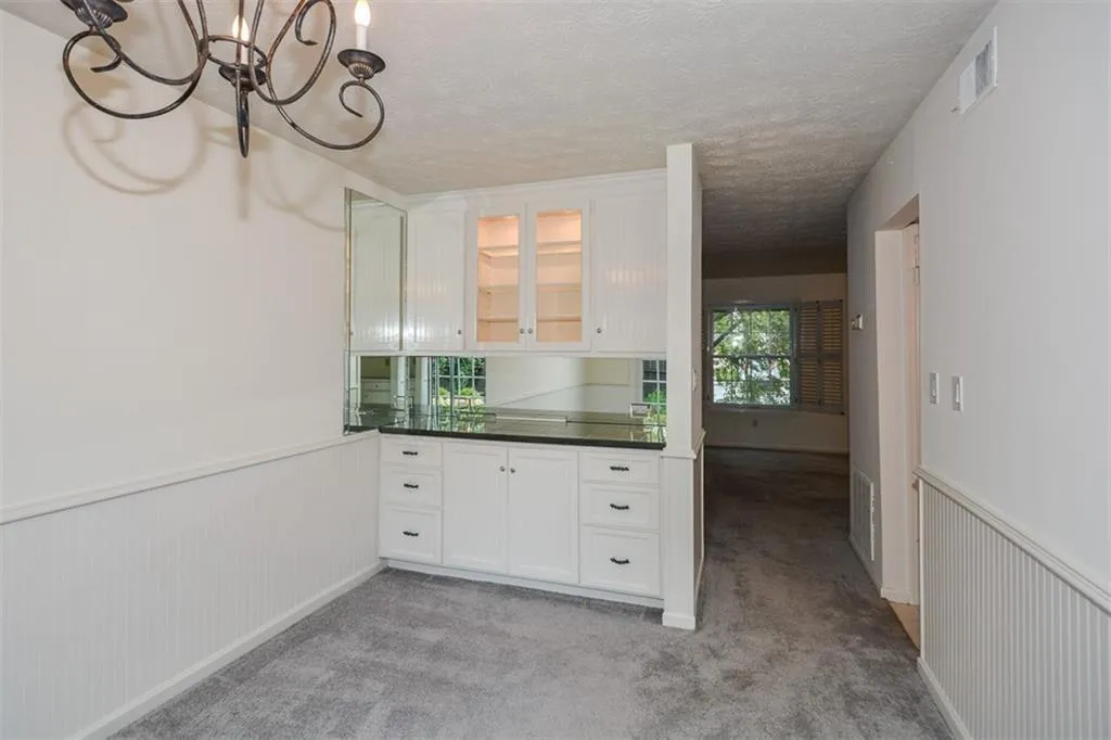 6402 Park Avenue Unit B4, Atlanta, Georgia 30342, 2 Bedrooms Bedrooms, ,1 BathroomBathrooms,Residential,Sold,6402 Park Avenue Unit B4,6862115