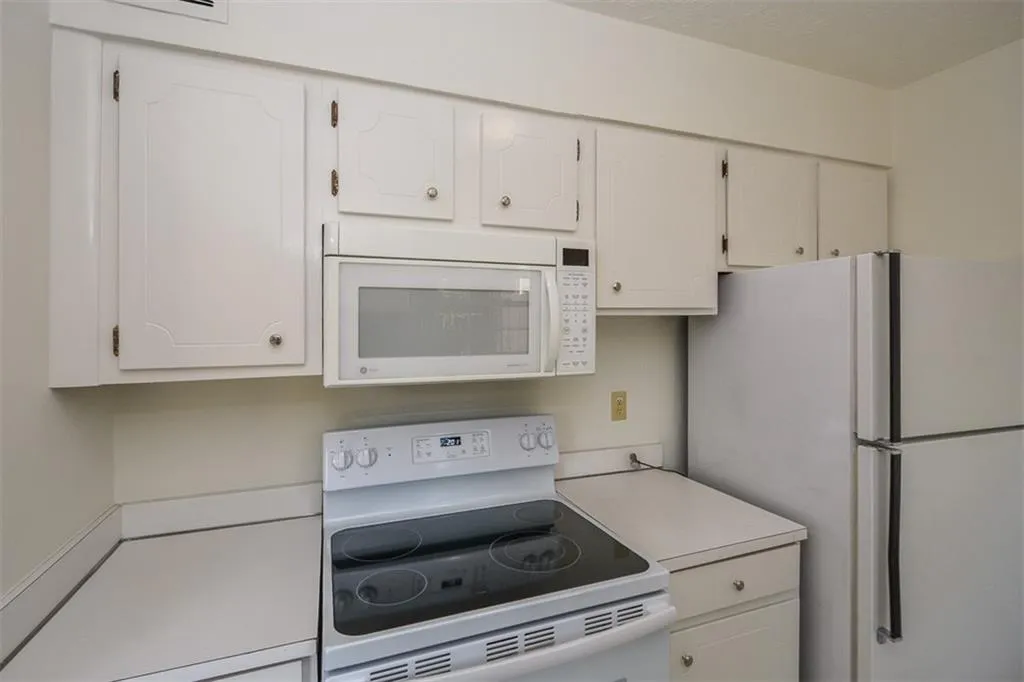 6402 Park Avenue Unit B4, Atlanta, Georgia 30342, 2 Bedrooms Bedrooms, ,1 BathroomBathrooms,Residential,Sold,6402 Park Avenue Unit B4,6862115