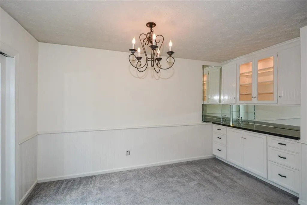 6402 Park Avenue Unit B4, Atlanta, Georgia 30342, 2 Bedrooms Bedrooms, ,1 BathroomBathrooms,Residential,Sold,6402 Park Avenue Unit B4,6862115