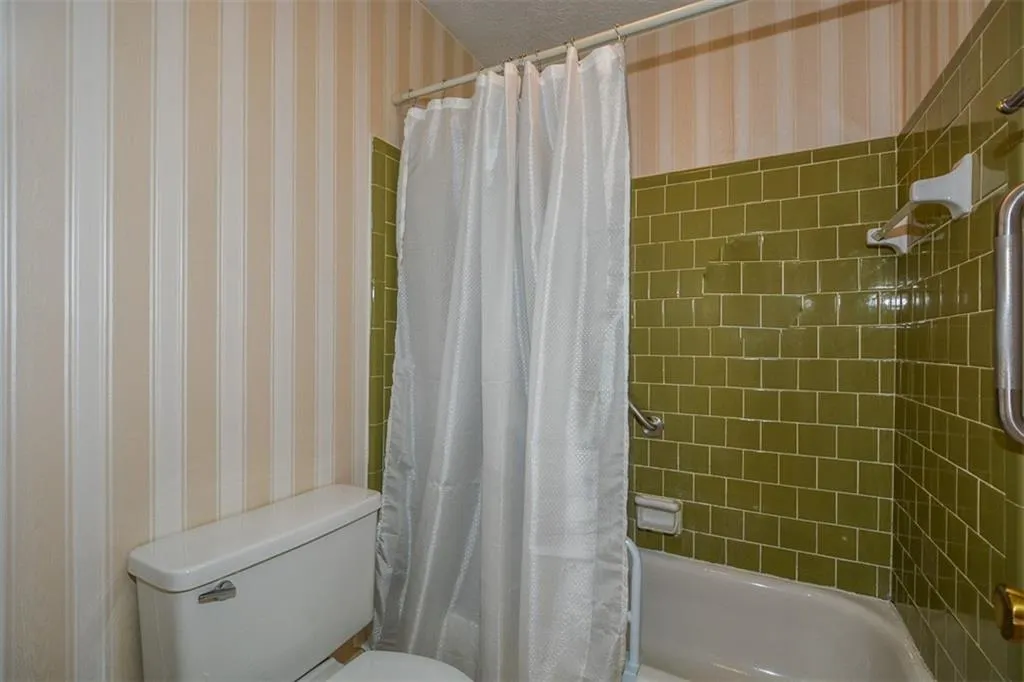 6402 Park Avenue Unit B4, Atlanta, Georgia 30342, 2 Bedrooms Bedrooms, ,1 BathroomBathrooms,Residential,Sold,6402 Park Avenue Unit B4,6862115